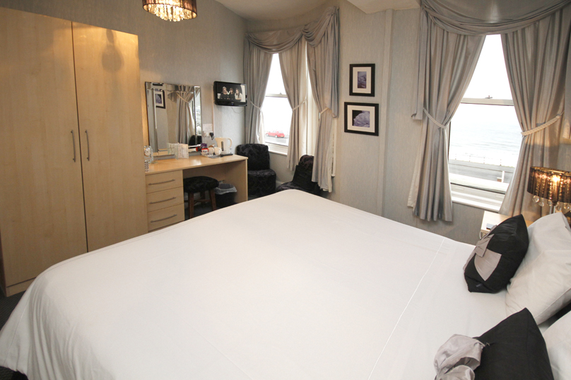 Room 3, 1st floor, superking bed, sea view
